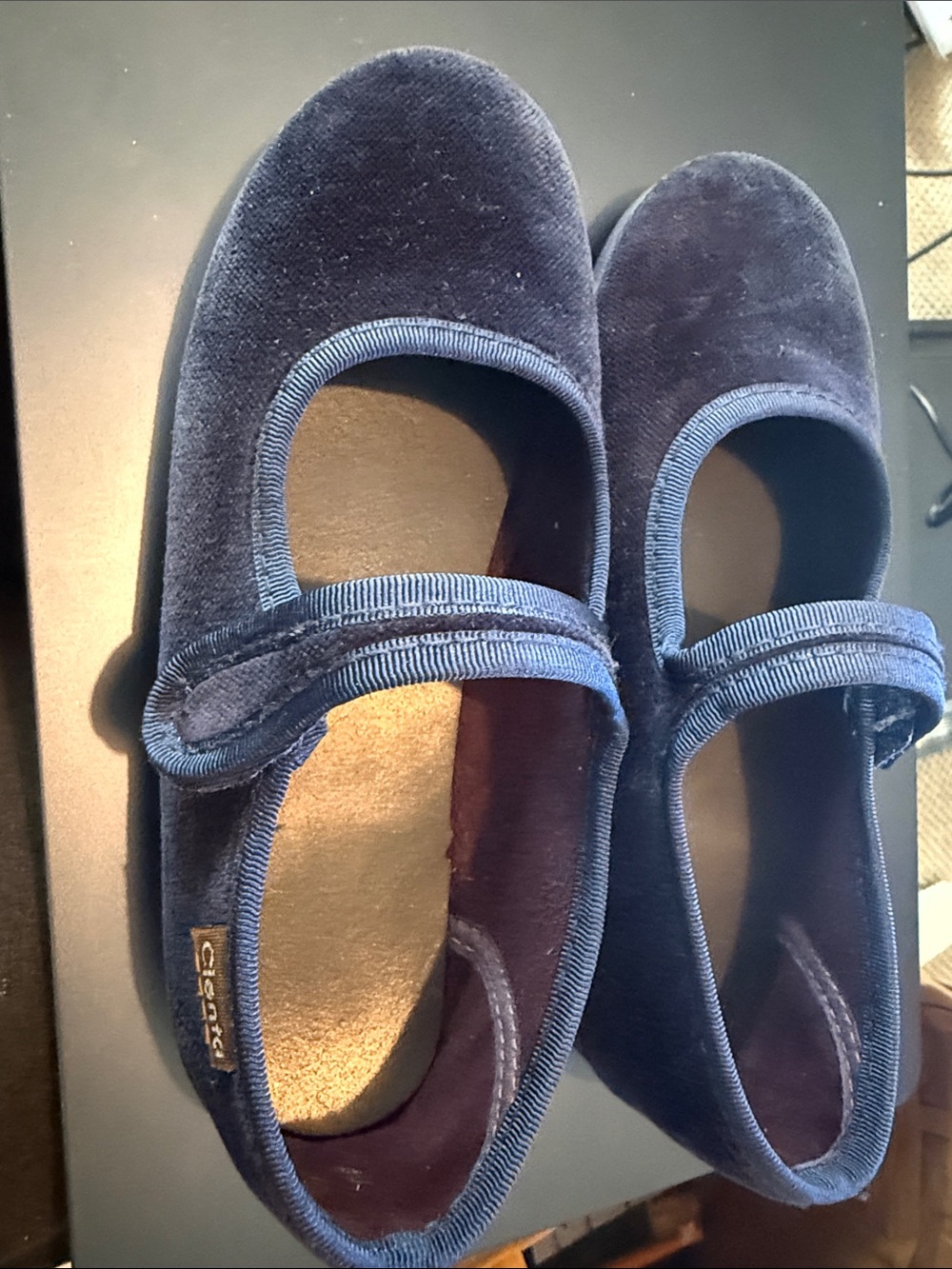 Cienta Girls' Navy Velvet Mary Jane Shoes - Classic Style worn once